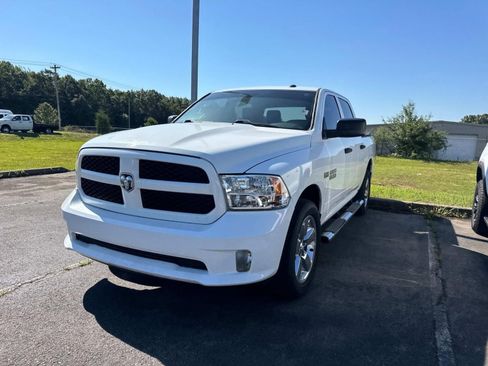 Used 2018 RAM 1500 Express w/ Express Value Package AWD/4WD image 10