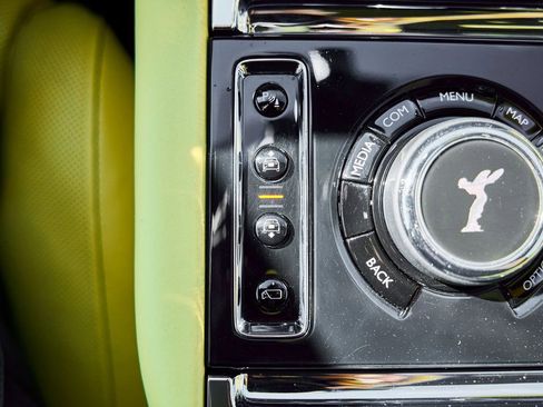 Used 2022 Rolls-Royce Cullinan Black Badge w/ Dark Exterior Package AWD/4WD image 73