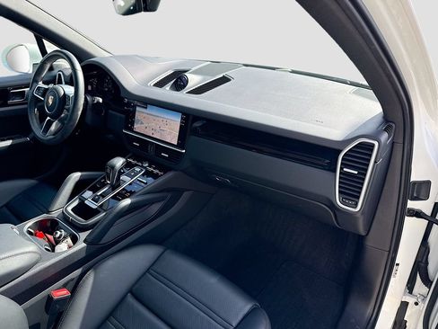 Used 2023 Porsche Cayenne AWD/4WD image 30