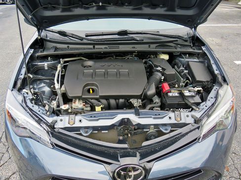 Used 2017 Toyota Corolla LE w/ Carpet Mat Package (TMS) image 31