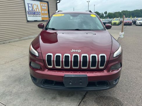 Used 2018 Jeep Cherokee Latitude FWD image 2