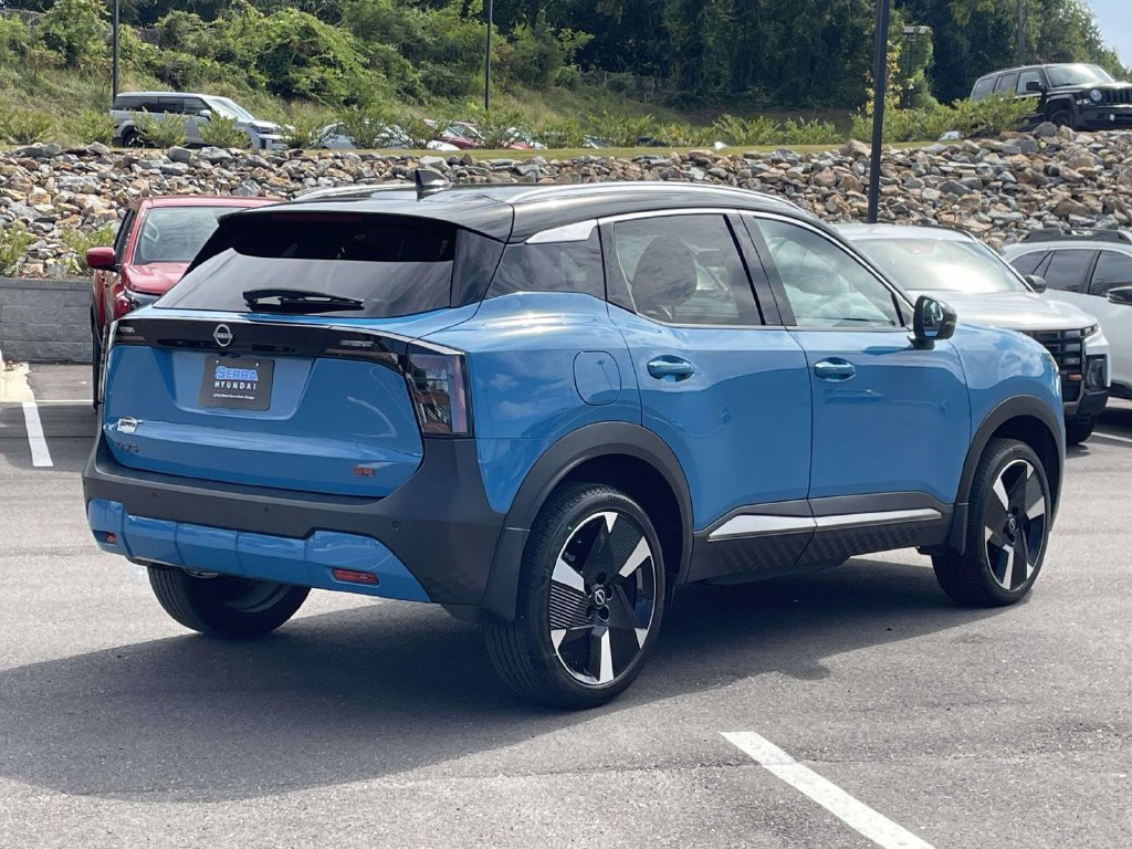 Used 2025 Nissan Kicks SR FWD image 3
