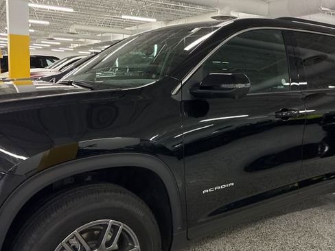 Used 2025 GMC Acadia Elevation FWD image 7