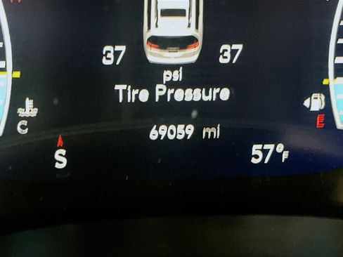 Used 2023 Chrysler Pacifica Touring-L image 19