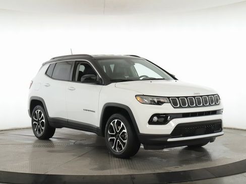Used 2022 Jeep Compass Limited image 2