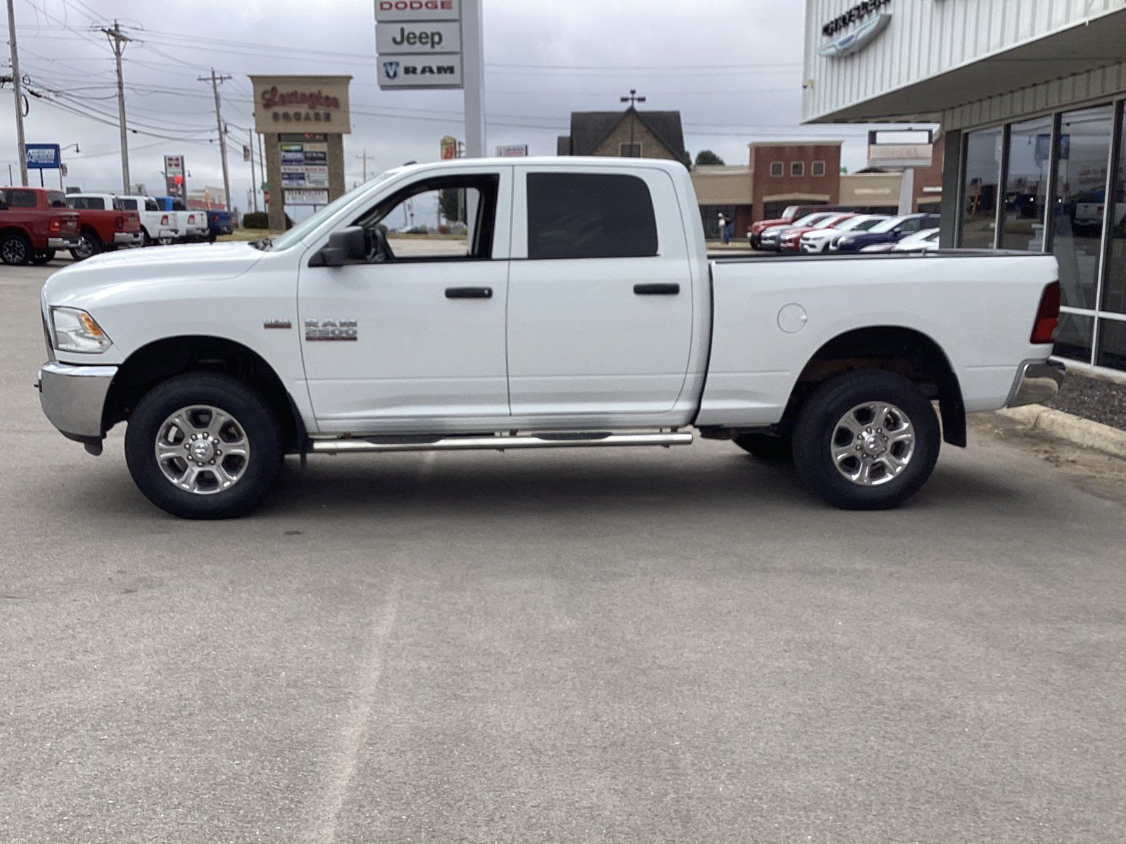 Used 2017 RAM 2500 Tradesman w/ Chrome Appearance Group AWD/4WD image 9