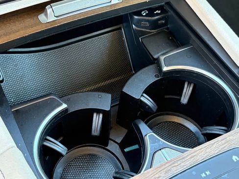 Used 2020 Mercedes-Benz GLE 350 4MATIC image 25