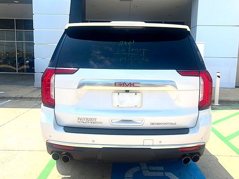 Used 2021 GMC Yukon Denali w/ LPO, Illumination Package AWD/4WD image 5