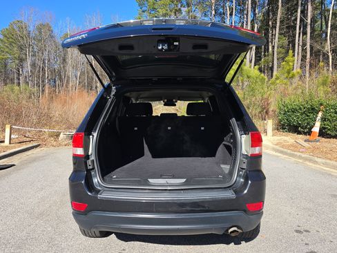 Used 2011 Jeep Grand Cherokee Laredo image 12