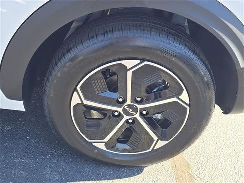 New 2026 Kia Niro EX image 12