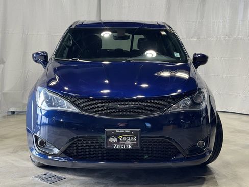 Used 2018 Chrysler Pacifica Touring Plus w/ S Appearance Package image 2