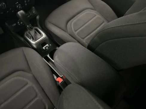 Used 2021 Jeep Renegade Latitude image 24