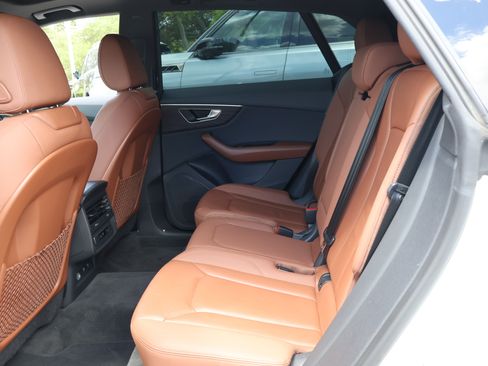 Used 2021 Audi Q8 Premium w/ Convenience Package AWD/4WD image 17