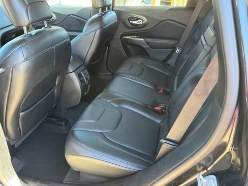 Used 2019 Jeep Cherokee Limited AWD/4WD image 17