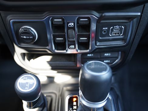 Used 2023 Jeep Gladiator Overland AWD/4WD image 30