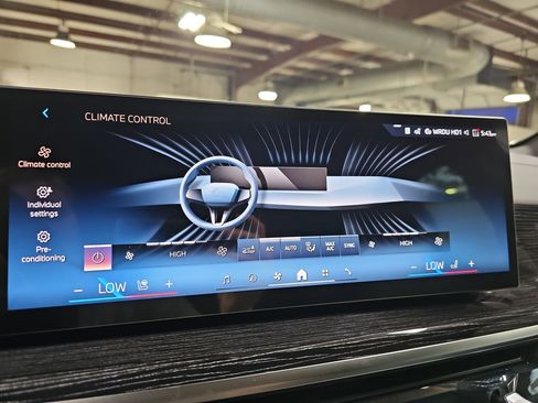 New 2026 BMW X5 xDrive40i w/ M Sport Package AWD/4WD image 23