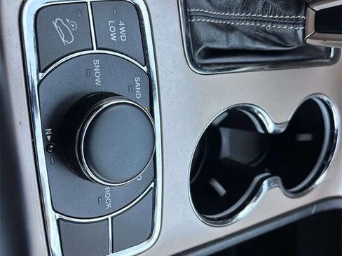 Used 2017 Jeep Grand Cherokee Limited image 27