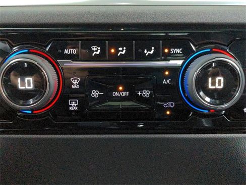 Used 2022 Chevrolet Silverado 1500 High Country w/ Technology Package image 34