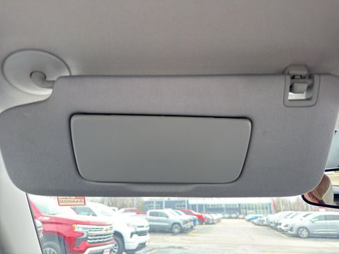 Used 2018 Chevrolet Equinox LS image 23