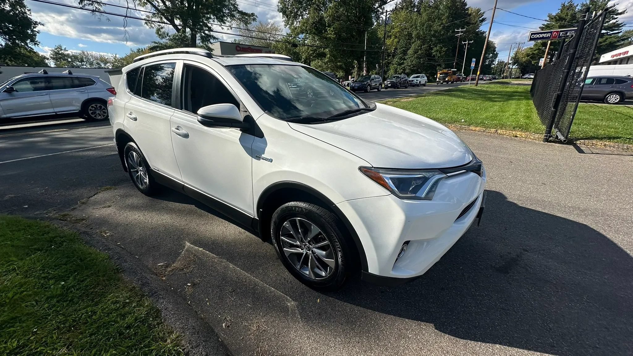 Used 2016 Toyota RAV4 XLE AWD/4WD image 3