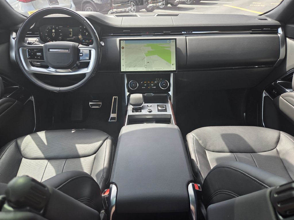 Used 2023 Land Rover Range Rover SE AWD/4WD image 2