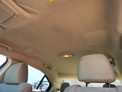 Used 2017 Ford Taurus SE image 22