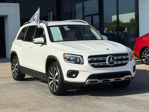 Used 2022 Mercedes-Benz GLB 250 w/ Premium Package Lite image 8