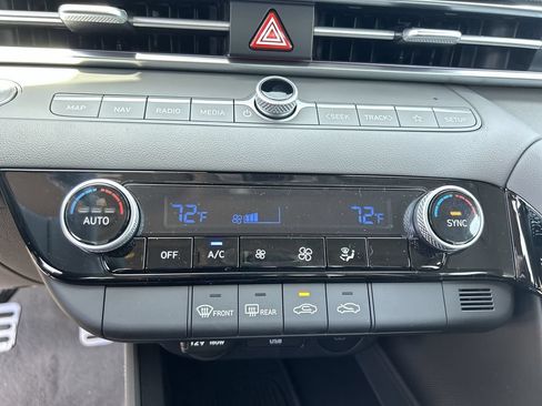 New 2025 Hyundai Elantra SEL FWD image 23