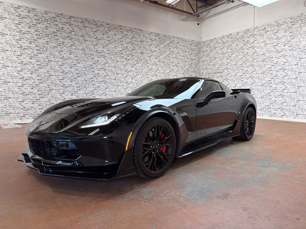 Used 2017 Chevrolet Corvette Z06 RWD image 3