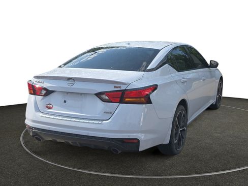 Used 2023 Nissan Altima 2.5 SR AWD/4WD image 6