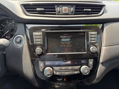 Used 2018 Nissan Rogue SV AWD/4WD image 15