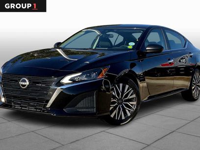Used 2024 Nissan Altima 2.5 SV