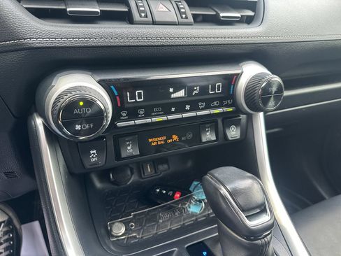 Used 2020 Toyota RAV4 XLE Premium FWD image 16