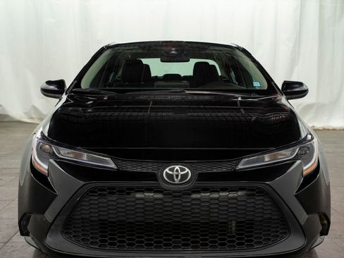 Used 2022 Toyota Corolla LE image 2