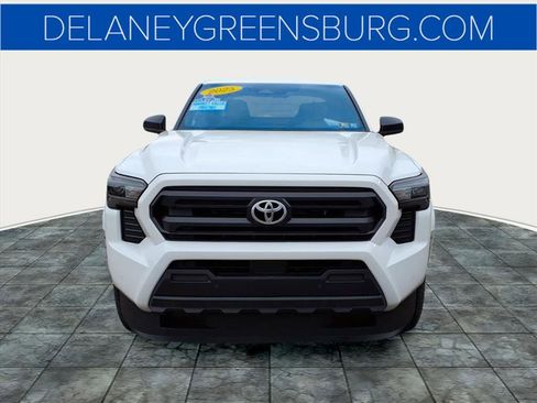 Used 2025 Toyota Tacoma SR image 9