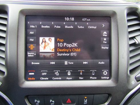 Used 2021 Jeep Cherokee Trailhawk AWD/4WD image 12