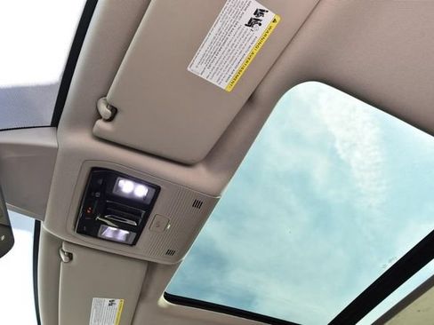 Used 2024 Volkswagen Atlas SE w/ Panoramic Sunroof Package AWD/4WD image 21