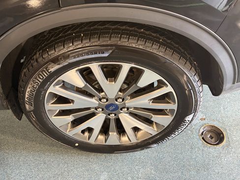 Used 2020 Ford Escape Titanium AWD/4WD image 28