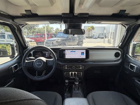 Used 2025 Jeep Wrangler Sport AWD/4WD image 22