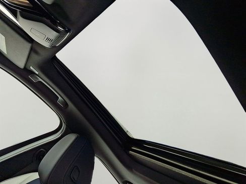 Certified 2025 BMW 330i xDrive Sedan w/ Premium Package image 15