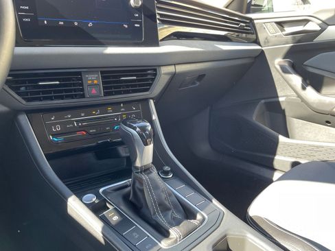 Used 2025 Volkswagen Jetta SE image 42