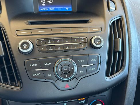 Used 2016 Ford Focus SE FWD image 18