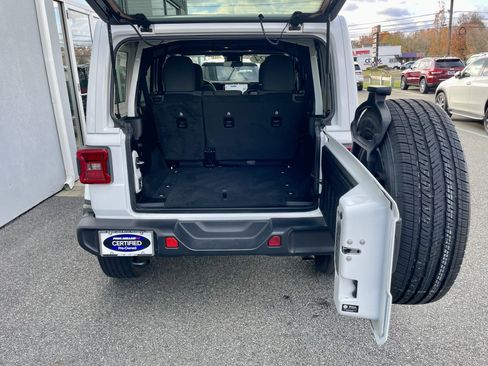 Used 2024 Jeep Wrangler Sahara image 34