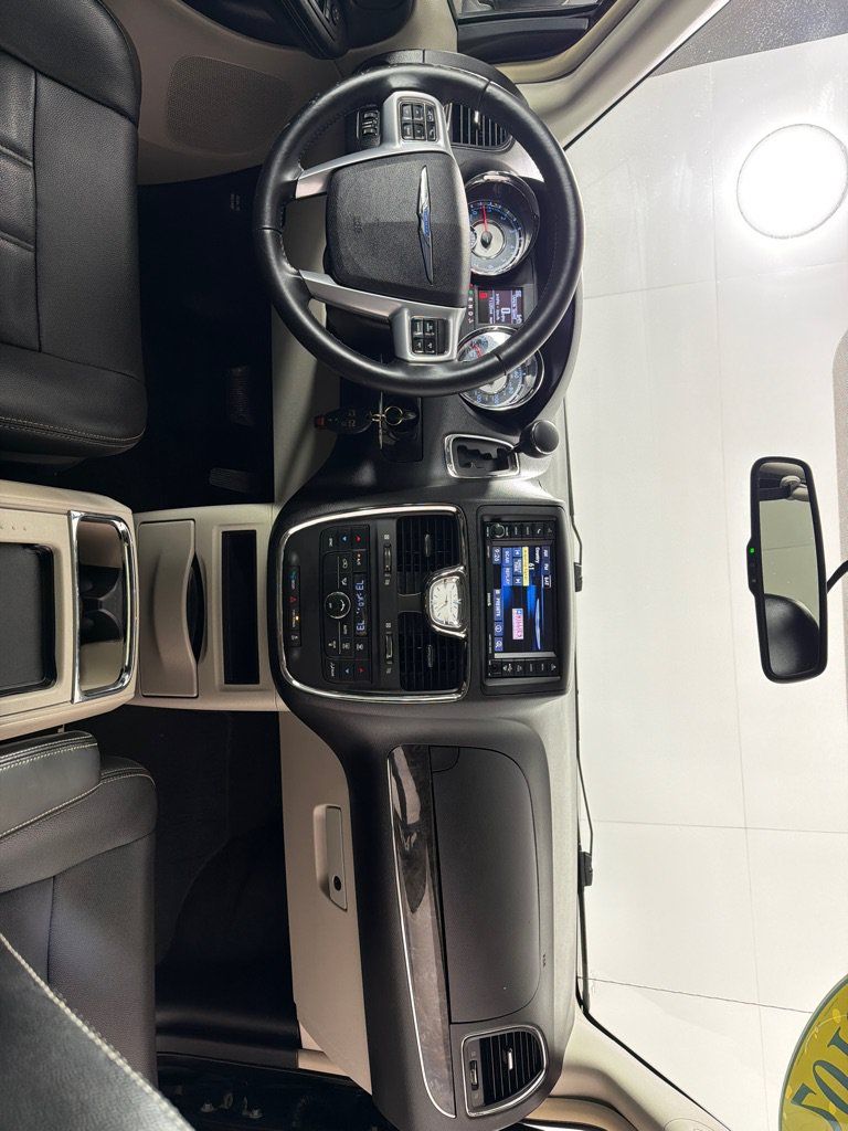 Used 2013 Chrysler Town & Country Touring FWD image 23