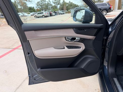 New 2026 Volvo XC90 T8 Plus w/ Protection Package Premier image 17