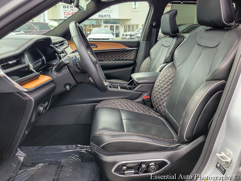 Used 2025 Jeep Grand Cherokee L Summit AWD/4WD image 10
