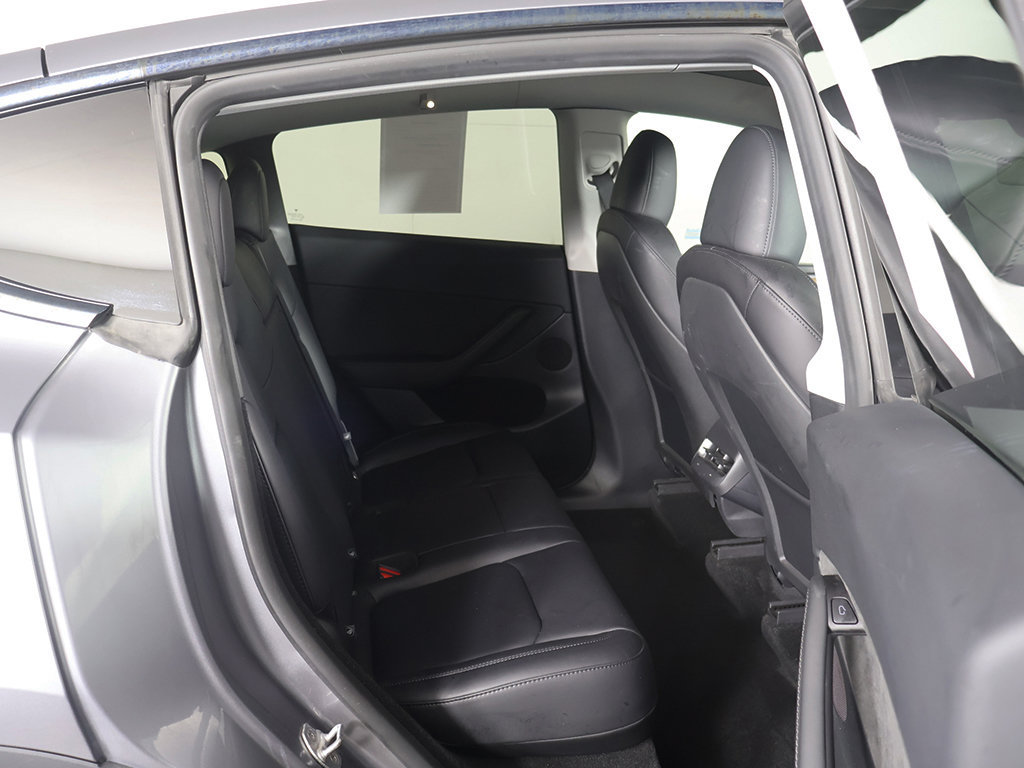Used 2025 Tesla Model Y Long Range AWD/4WD image 33