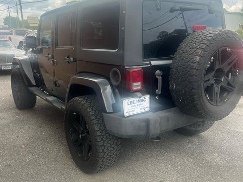 Used 2013 Jeep Wrangler Unlimited Sahara w/ Connectivity Group AWD/4WD image 4
