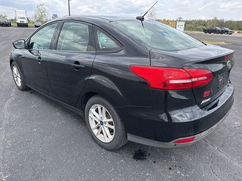 Used 2017 Ford Focus SE FWD image 6