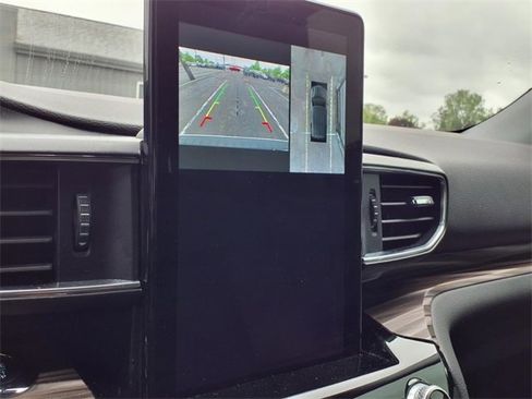 Used 2023 Ford Explorer Limited w/ Limited Technology Package image 5